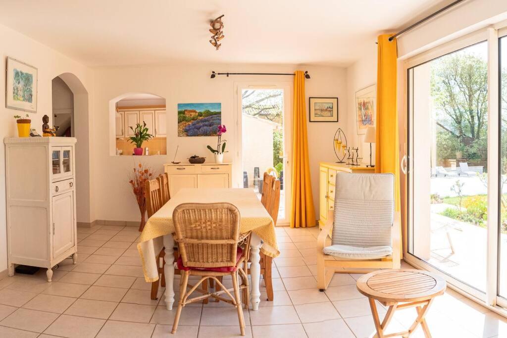 Villa Calme Avec Piscine A Greoux Exteriör bild
