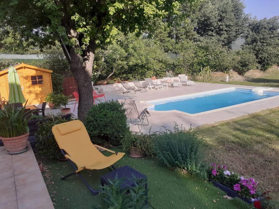 Villa Calme Avec Piscine A Greoux Exteriör bild